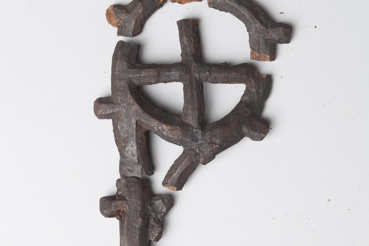 Fragmenten van een houten kromstaf