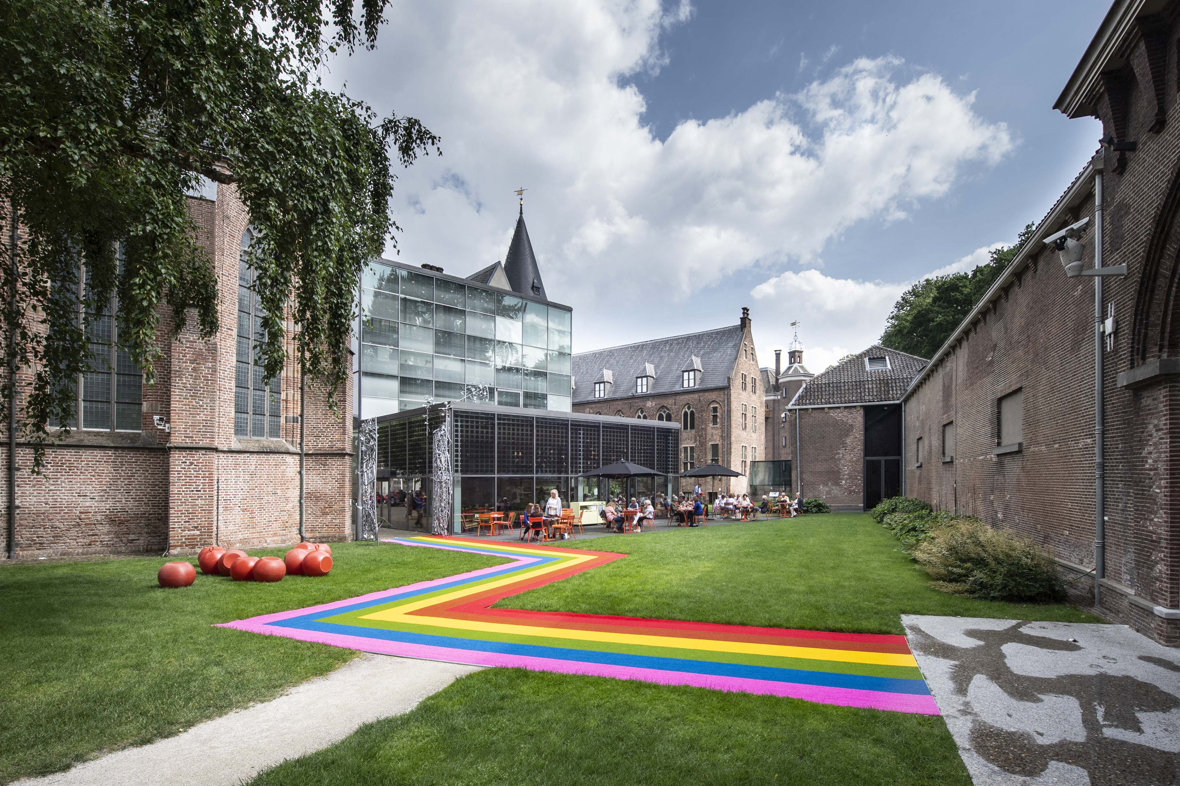 Regenboogzebrapad in de museumtuin, 2018 