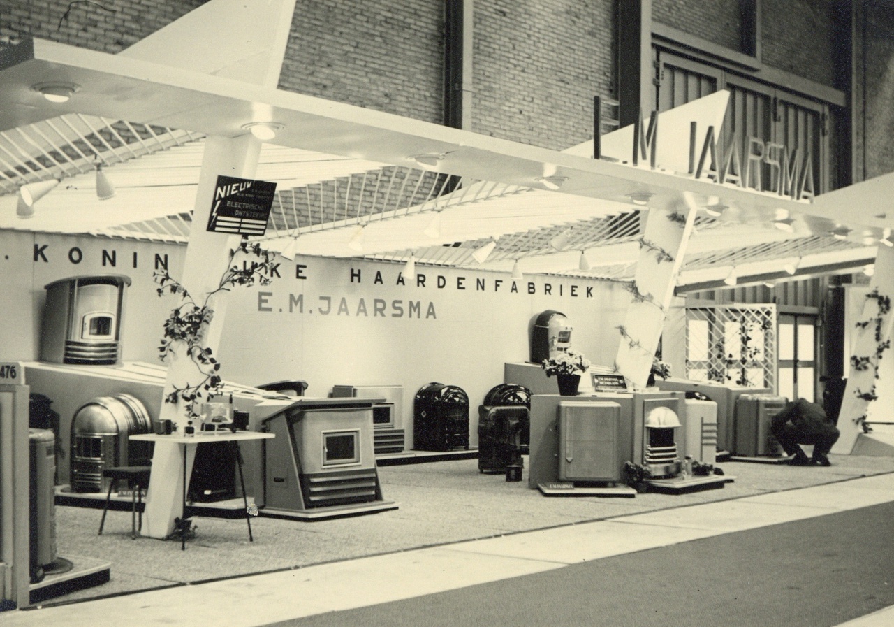 De toonkamer van de fabriek in Hilversum in 1960. Bron: Gooienvechthistorisch.nl.