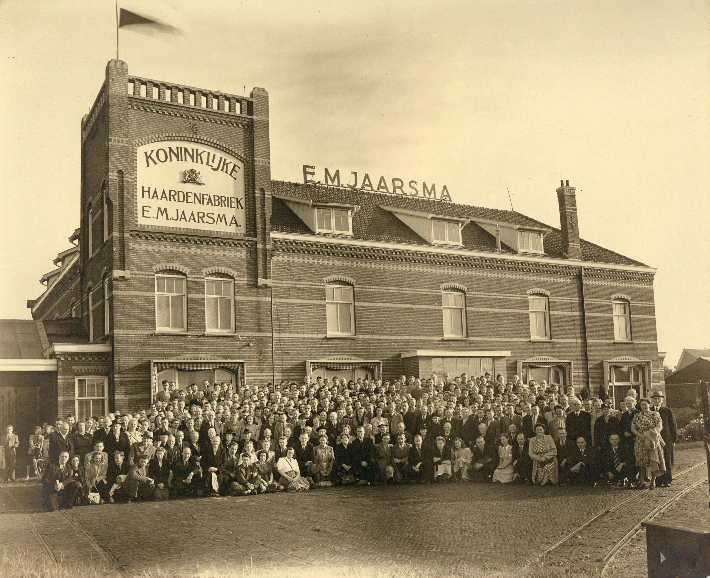De toonkamer van de fabriek in Hilversum in 1960. Bron: Gooienvechthistorisch.nl.