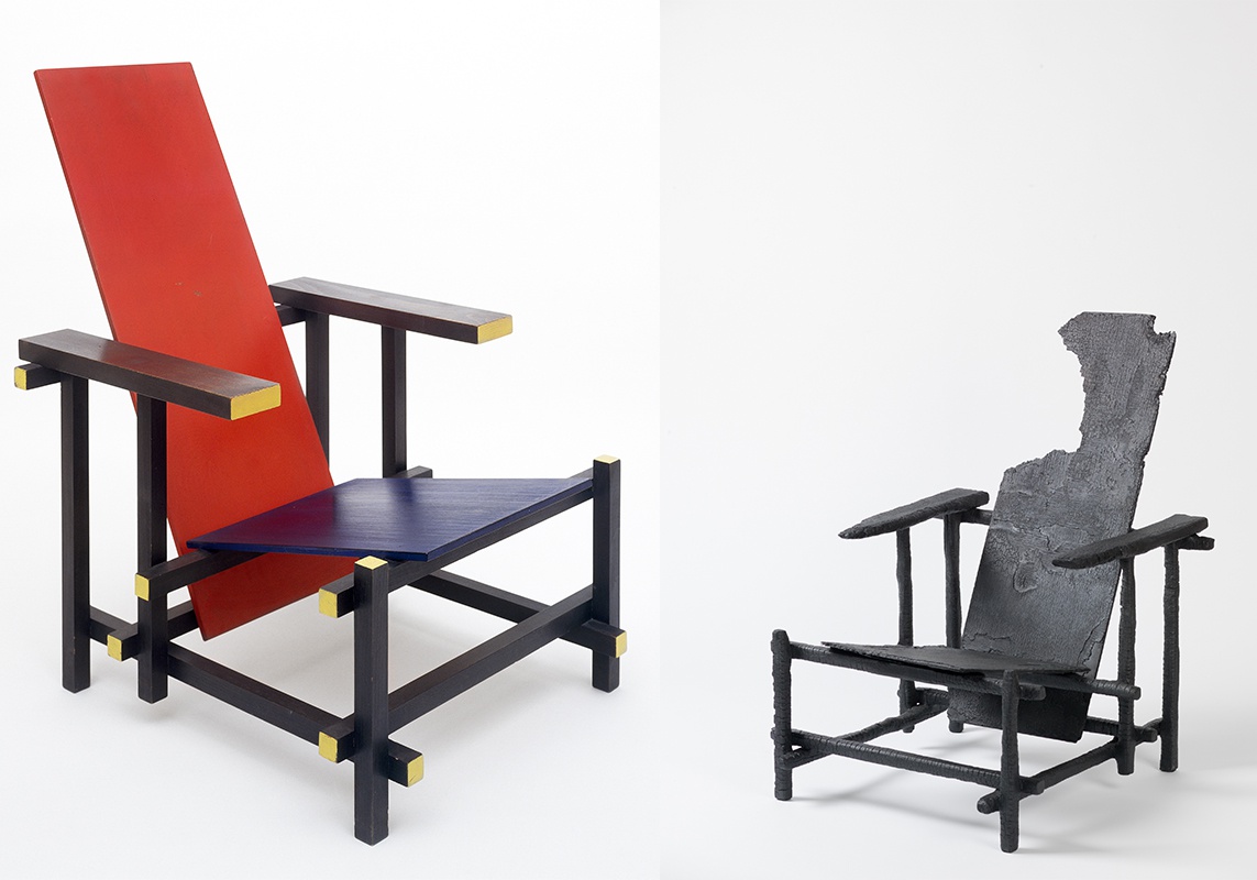 Links: Gerrit Rietveld Rood-blauwe leunstoel, 1918 - 1923. © Centraal Museum Utrecht / Ernst Moritz / Pictoright Rechts: Maarten Baas Smoke, red and blue chair © Centraal Museum Utrecht / Ernst Moritz / Pictoright